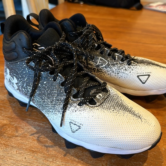 Under Armour Spotlight Football Cleats - size 7.5 men - Picture 2 of 6